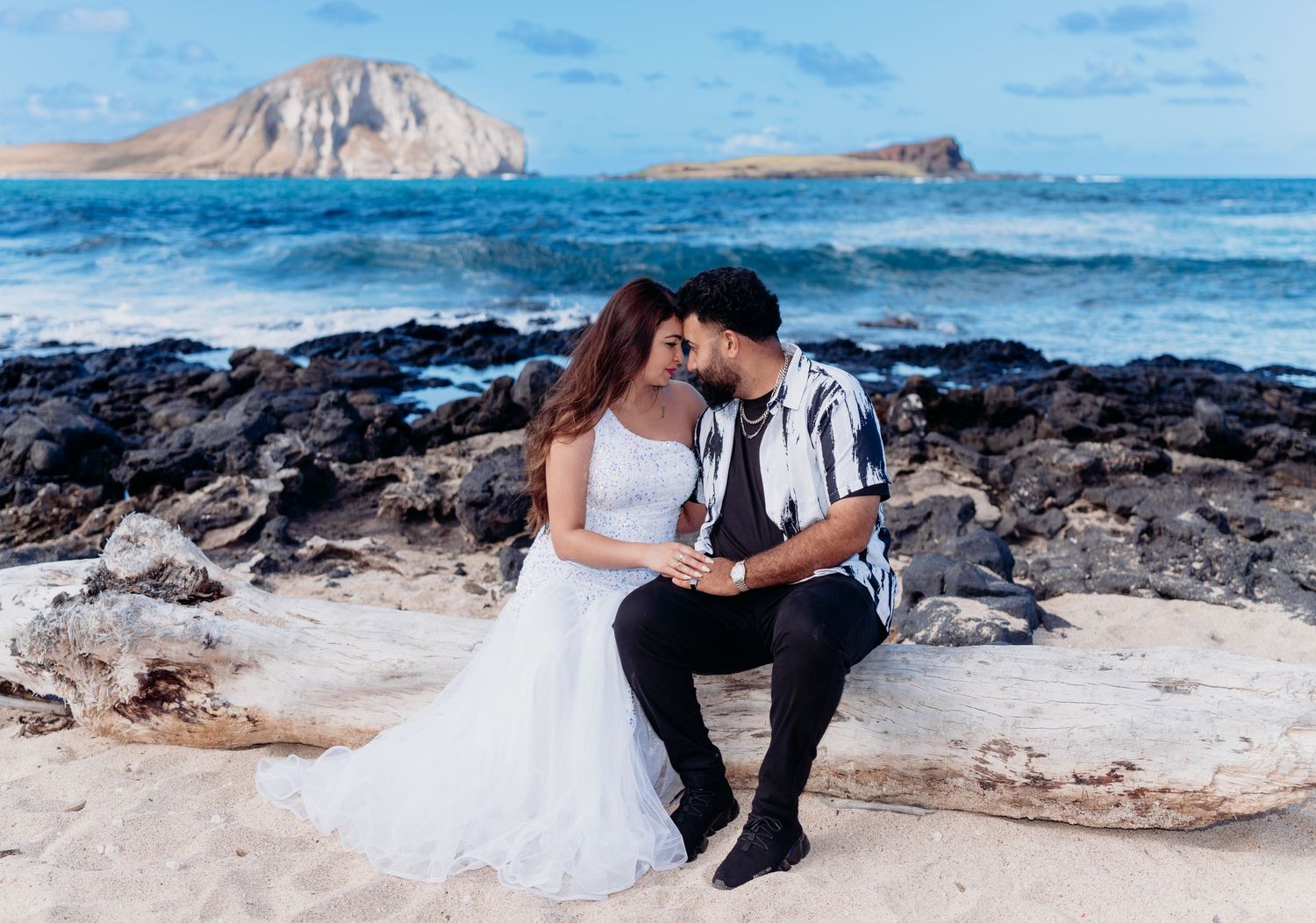 Wedding photographer Oahu Hawaii
Couple Photoshoot 
wedding at the beach photoshoot
Beach wedding Oahu Hawaii
Beach ceremony Oahu Hawaii