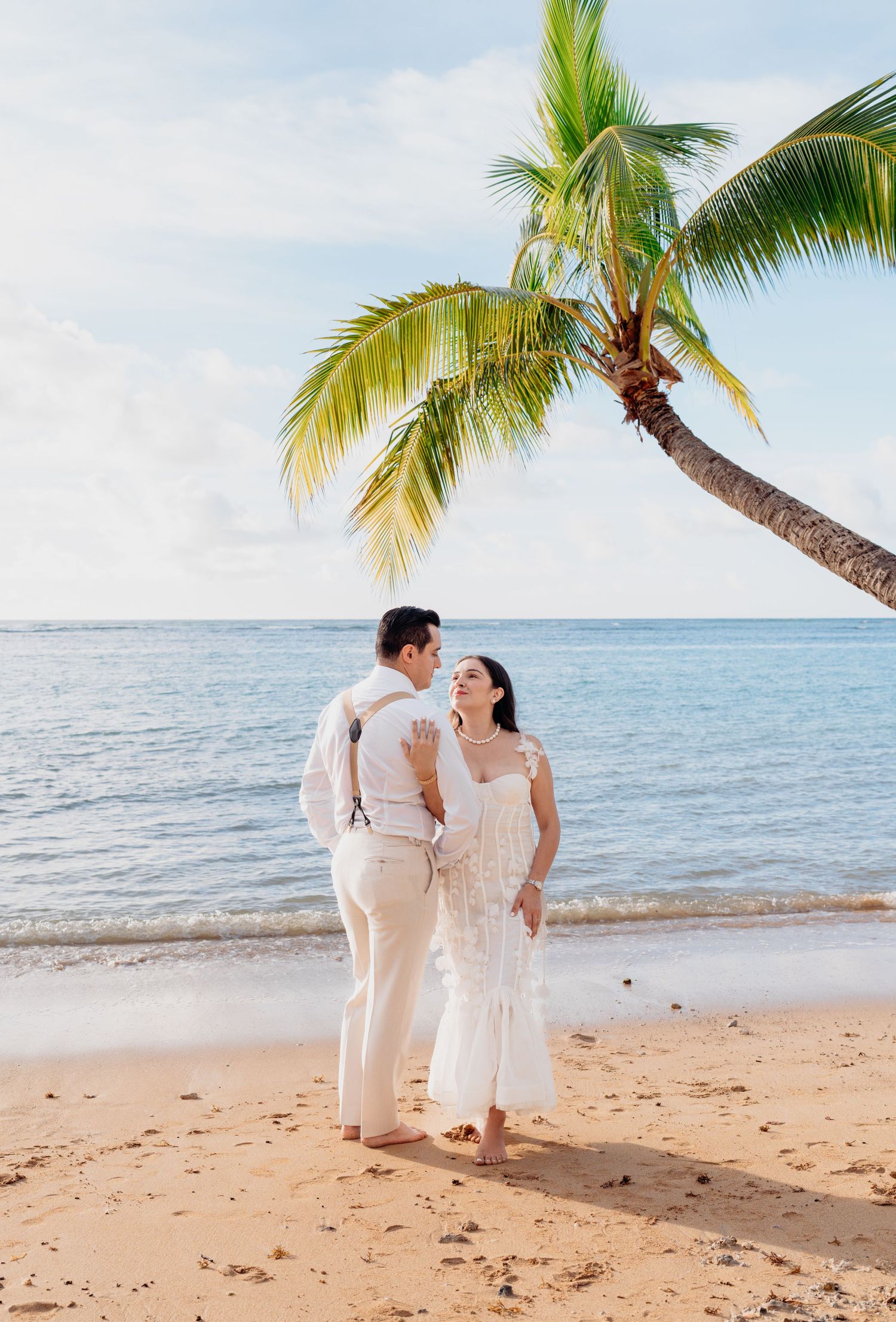 Wedding photographer Oahu Hawaii
Couple Photoshoot 
wedding at the beach photoshoot
Beach wedding Oahu Hawaii
Beach ceremony Oahu Hawaii