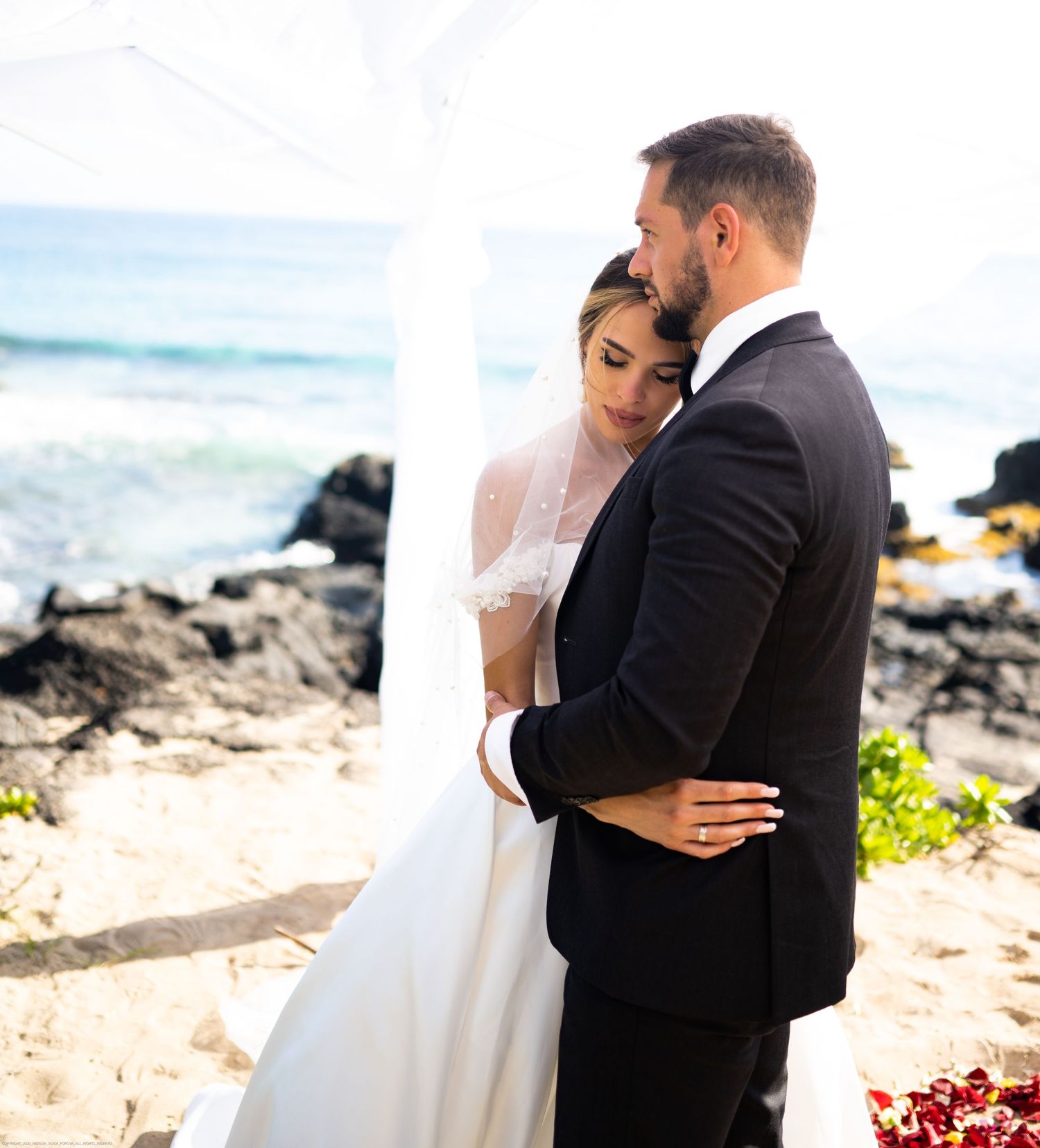 Wedding photographer Oahu Hawaii
Couple Photoshoot 
wedding at the beach photoshoot
Beach wedding Oahu Hawaii
Beach ceremony Oahu Hawaii