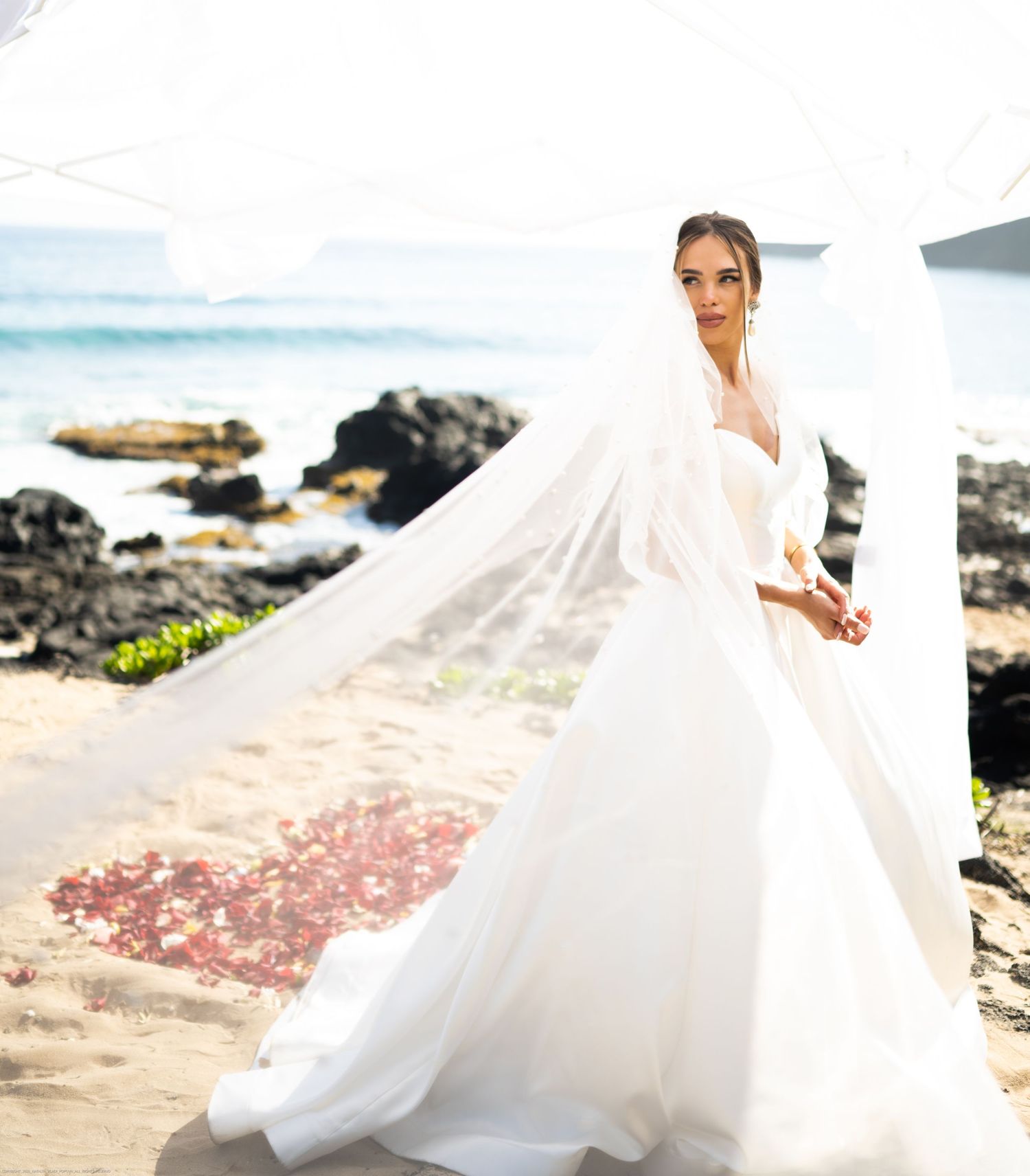 Wedding photographer Oahu Hawaii
Couple Photoshoot 
wedding at the beach photoshoot
Beach wedding Oahu Hawaii
Beach ceremony Oahu Hawaii