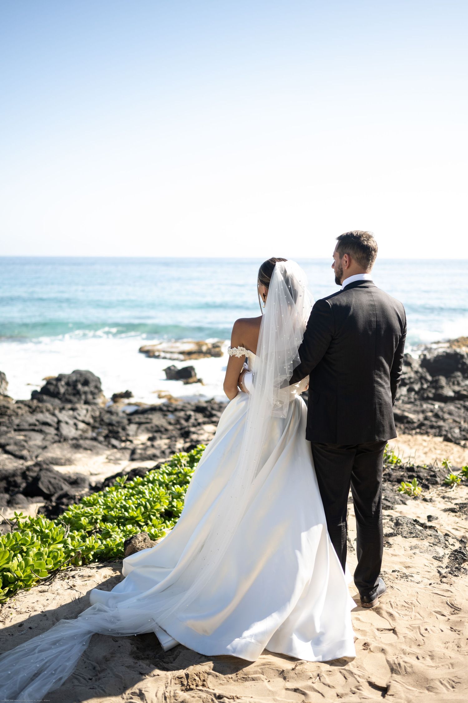 Wedding photographer Oahu Hawaii
Couple Photoshoot 
wedding at the beach photoshoot
Beach wedding Oahu Hawaii
Beach ceremony Oahu Hawaii