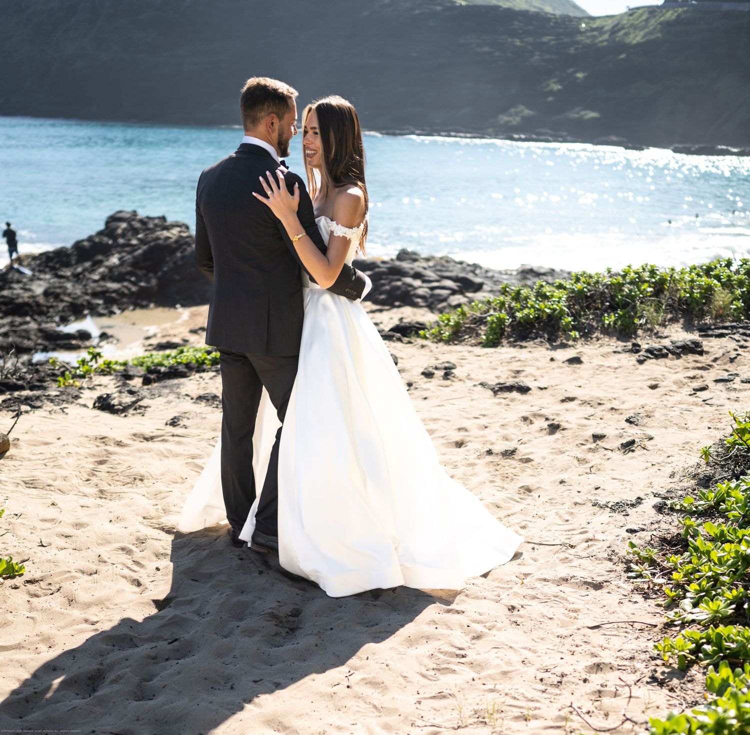 Wedding photographer Oahu Hawaii
Couple Photoshoot 
wedding at the beach photoshoot
Beach wedding Oahu Hawaii
Beach ceremony Oahu Hawaii