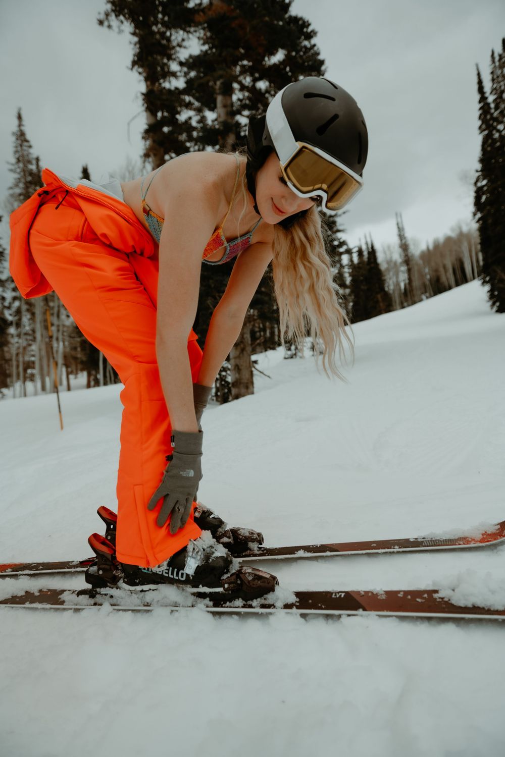 Woman skiing in lingerie in Utah mountains during an outdoor boudoir photo session