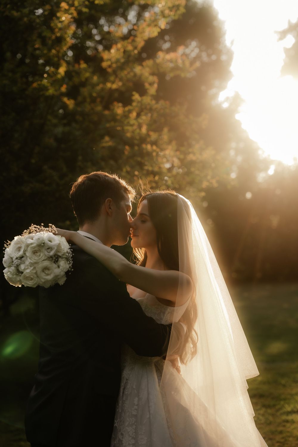 Golden hour at a beautiful elegant destination wedding in Villa Sagredo (Vigonovo, PD).
