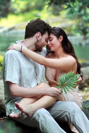 Check out this sweet engagement photoshoot session at El Yunque Rainforest. Photoshoot by Albert Ray Photo, Puerto Rico Photographer. Jungle