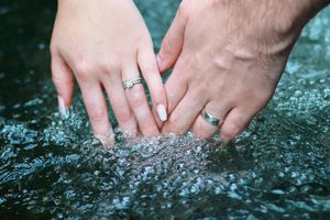Check out this sweet engagement photoshoot session at El Yunque Rainforest. Photoshoot by Albert Ray Photo, Puerto Rico Photographer. Jungle
