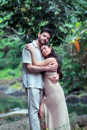 Check out this sweet engagement photoshoot session at El Yunque Rainforest. Photoshoot by Albert Ray Photo, Puerto Rico Photographer. Jungle