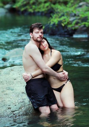 Check out this sweet engagement photoshoot session at El Yunque Rainforest. Photoshoot by Albert Ray Photo, Puerto Rico Photographer. Jungle