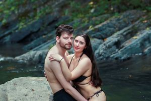 Check out this sweet engagement photoshoot session at El Yunque Rainforest. Photoshoot by Albert Ray Photo, Puerto Rico Photographer. Jungle