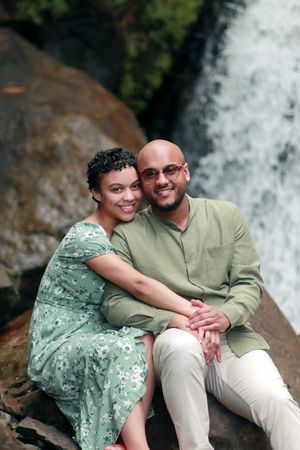 Check out this sweet engagement photoshoot session at El Yunque Rainforest. Photoshoot by Albert Ray Photo, Puerto Rico Photographer Jungle.