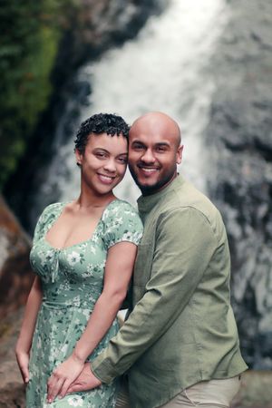 Check out this sweet engagement photoshoot session at El Yunque Rainforest. Photoshoot by Albert Ray Photo, Puerto Rico Photographer Jungle.