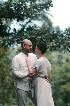 Check out this sweet engagement photoshoot session at El Yunque Rainforest. Photoshoot by Albert Ray Photo, Puerto Rico Photographer Jungle.