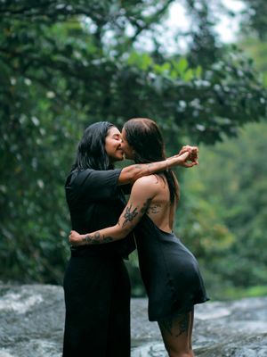Check out this sweet engagement photoshoot session at El Yunque Rainforest. Photoshoot by Albert Ray Photo, LGBTQ friendly photographer. PR