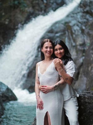 Check out this sweet engagement photoshoot session at El Yunque Rainforest. Photoshoot by Albert Ray Photo, LGBTQ friendly photographer. PR