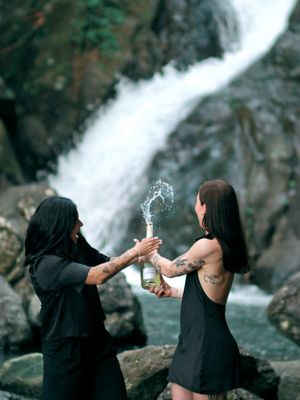 Check out this sweet engagement photoshoot session at El Yunque Rainforest. Photoshoot by Albert Ray Photo, LGBTQ friendly photographer. PR