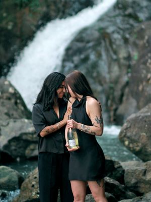 Check out this sweet engagement photoshoot session at El Yunque Rainforest. Photoshoot by Albert Ray Photo, LGBTQ friendly photographer. PR