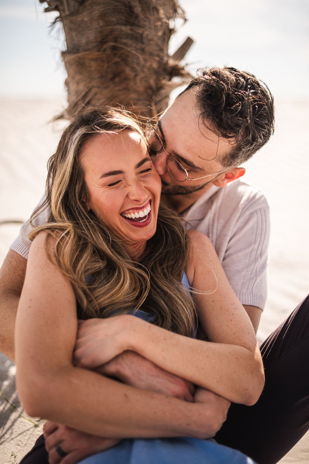 best friends, romantic photographer, holding hands, kissing, relaxed photographer, natural light, beach vibe