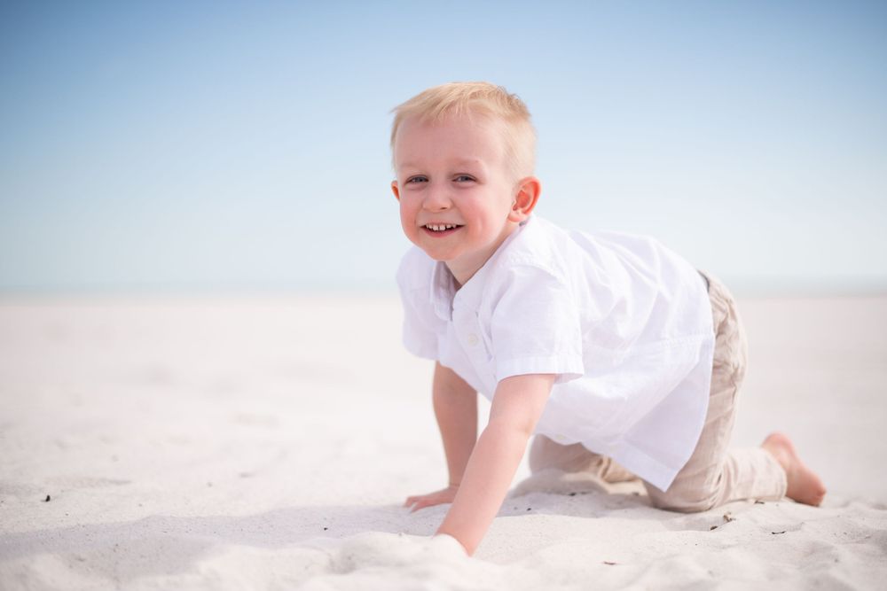 Baby portrait photographer on the beaches. Bright & light family pictures in north west florida. How much does a family photo session cost.