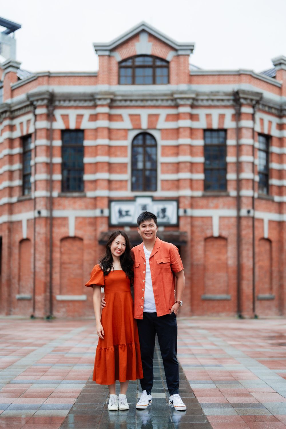 a couple and the red house in Ximending