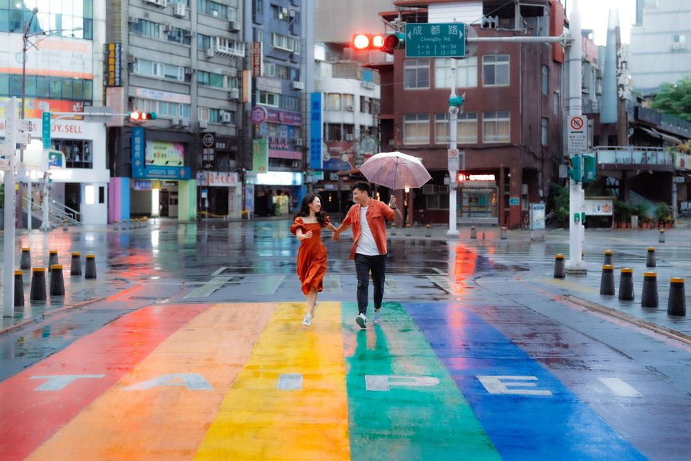 a couple crossing the rainbow sidewalk in Ximending