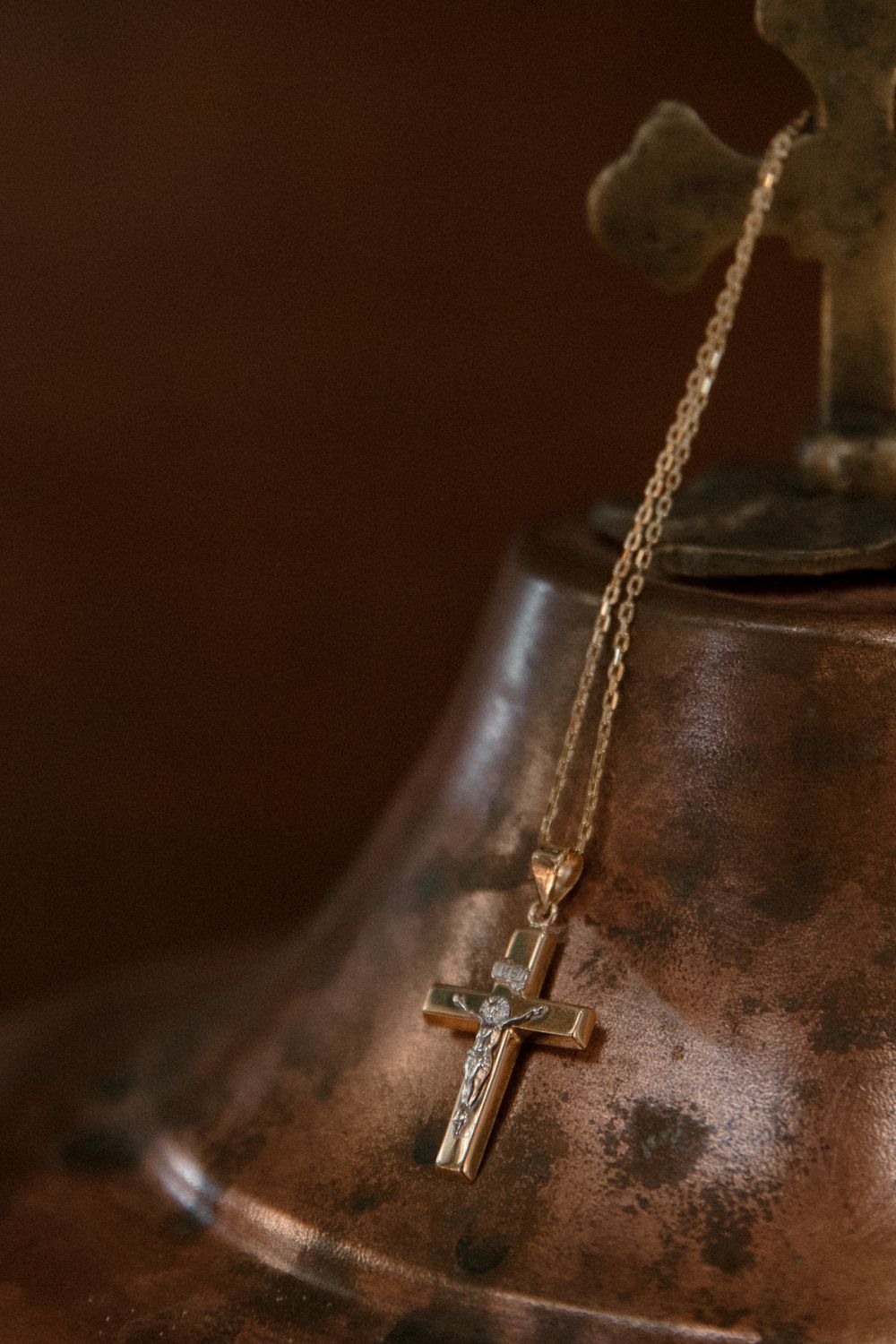 Picture of a Greek Orthodox christening detail.