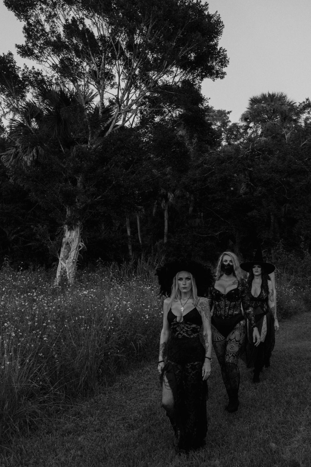 Witchy Coven photoshoot with friends by Lemon & Honey Co.