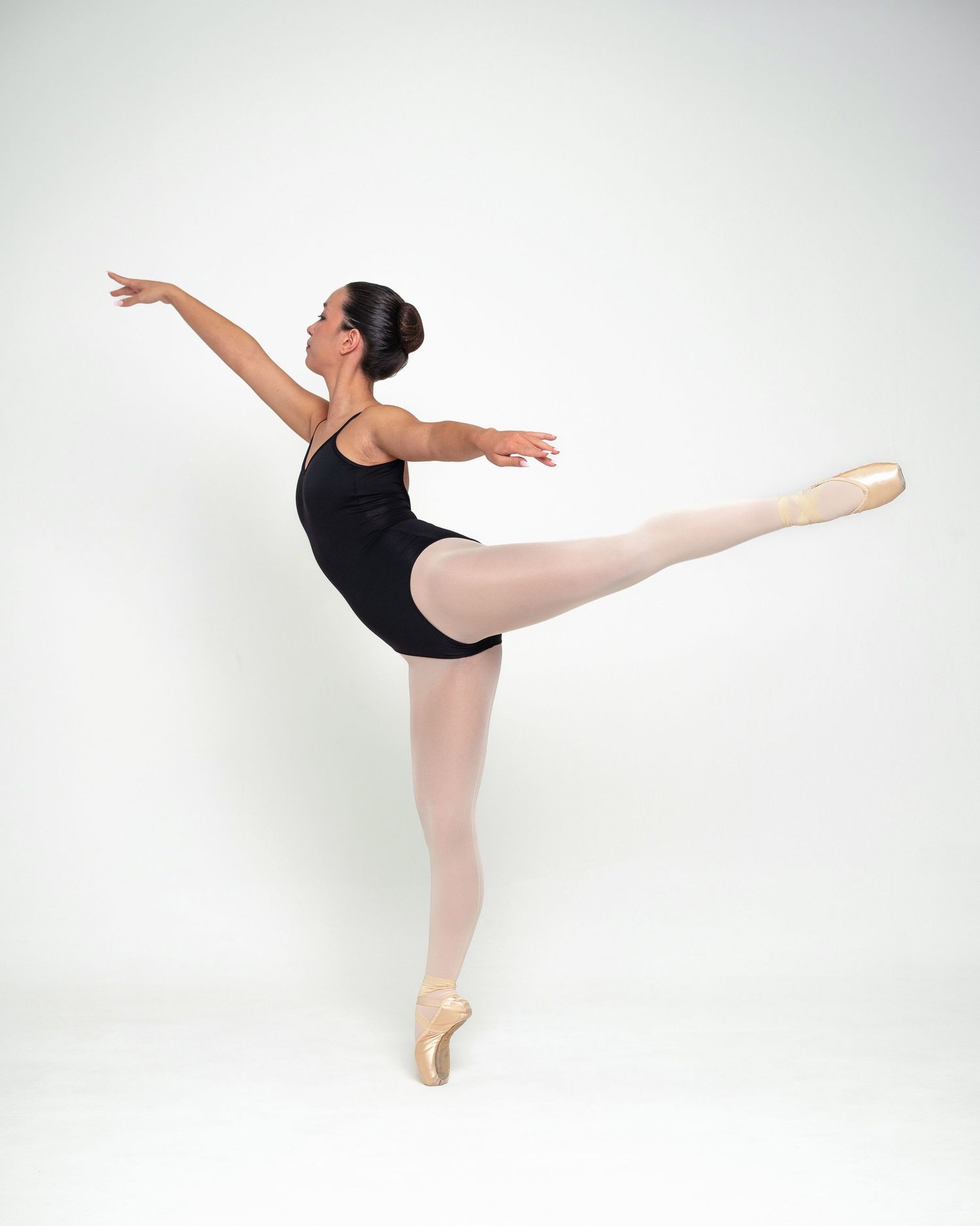 Dancer Sanai Minor doing arabesque pose for audition photo by Brian Balloon Photography