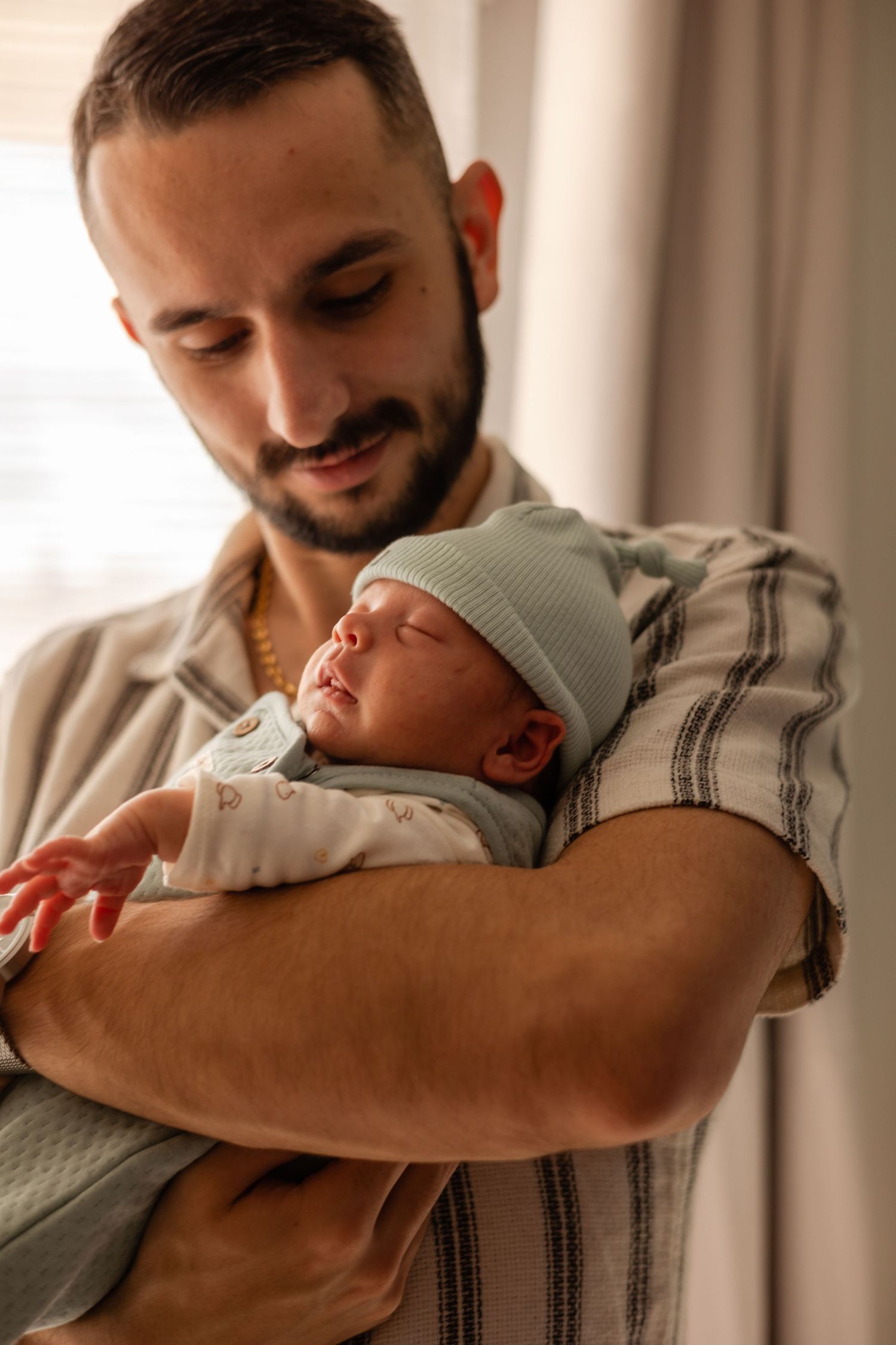 séance photo de naissance, nouveau né à domicile à Toulon