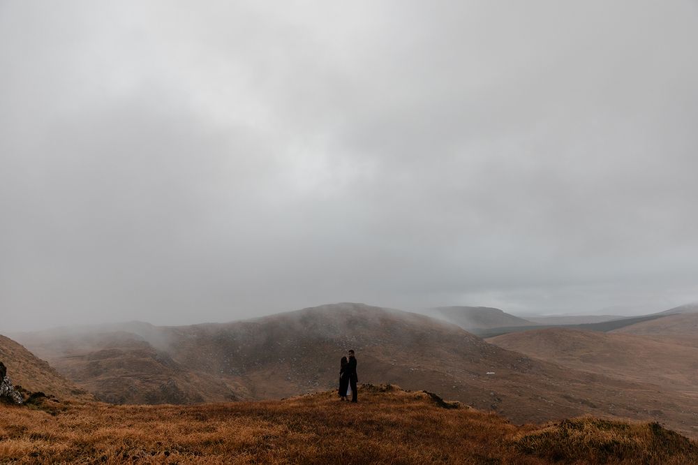 storytelling photo session of adventure elopement in Connemara national park