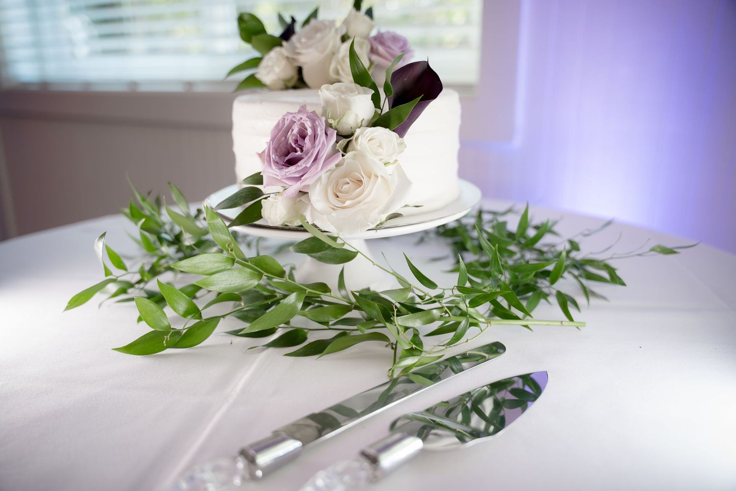 Folsom wedding photographer - small wedding cake from Flourless Bakery.