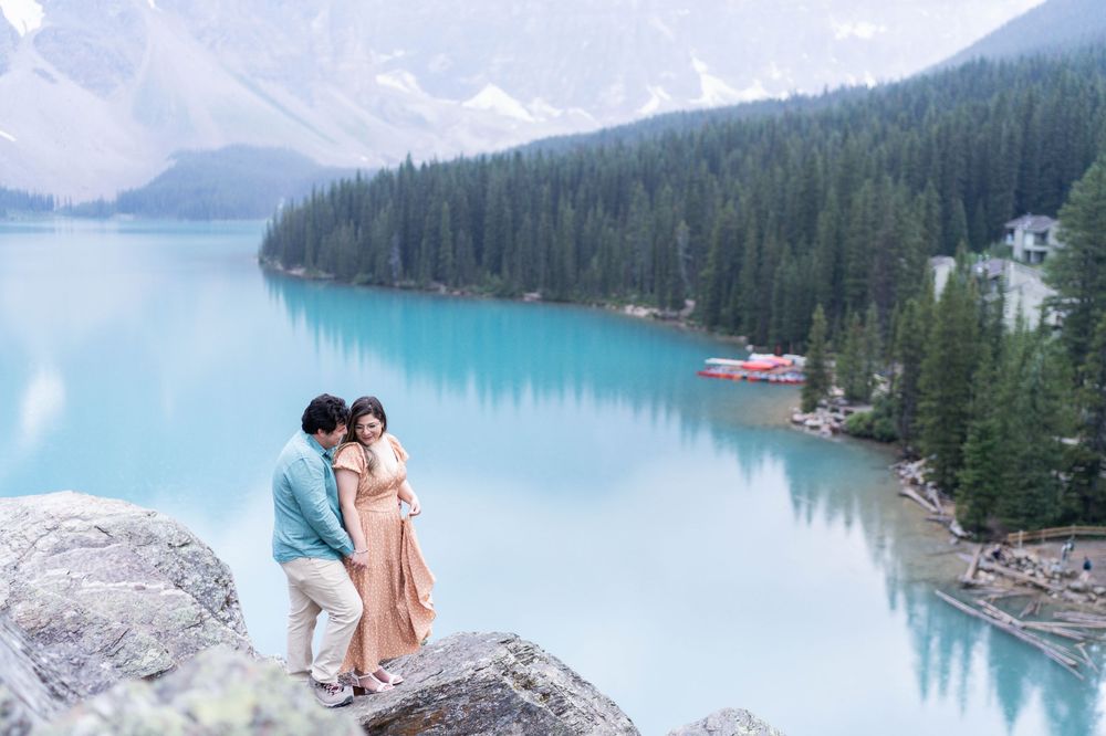 Scenic landscape photos of Lake Louise in Banff National Park featuring turquoise waters and mountain vistas.
