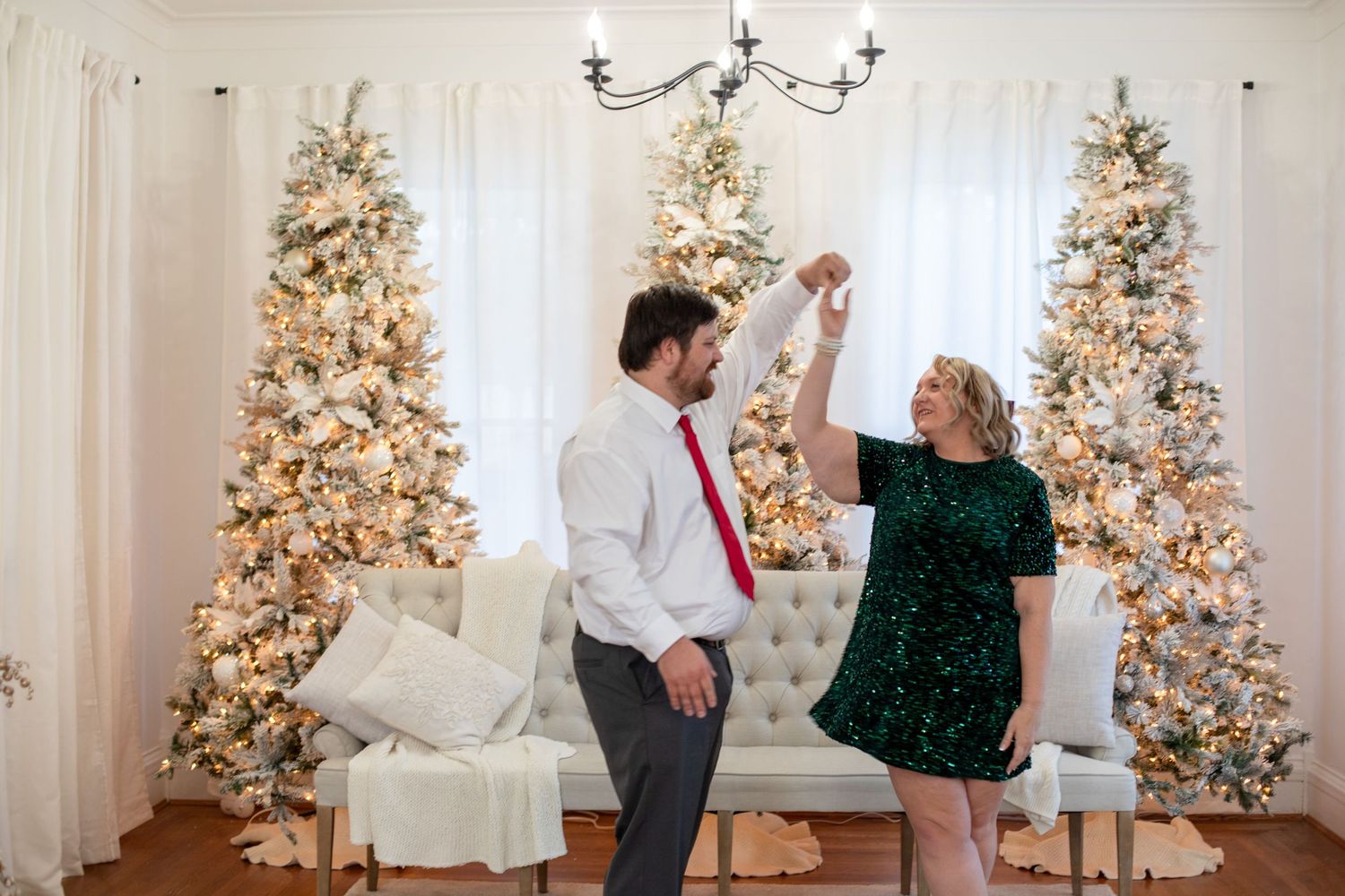 christmas seasonal holiday photoshoots luxury high end beautiful photos quick turn around retouched crisp true to color editing cincinnati