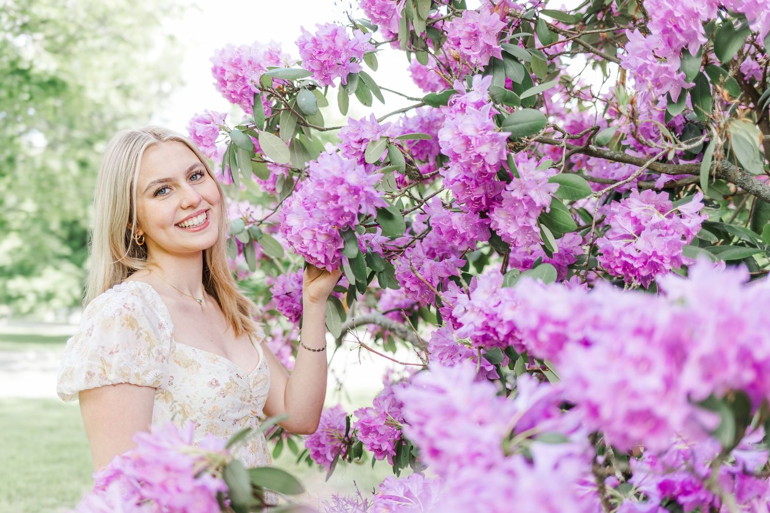 senior portraits at wildflower farm in gardiner, ny.