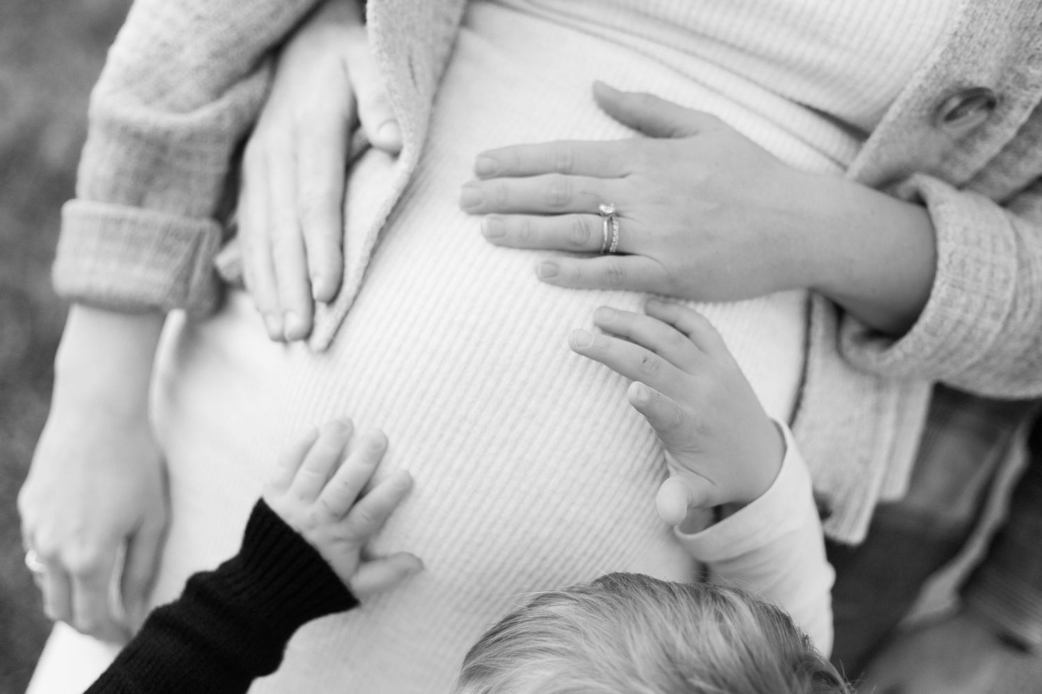 Timeless maternity photography hands on belly family   southeast Texas, Nederland, beaumont
