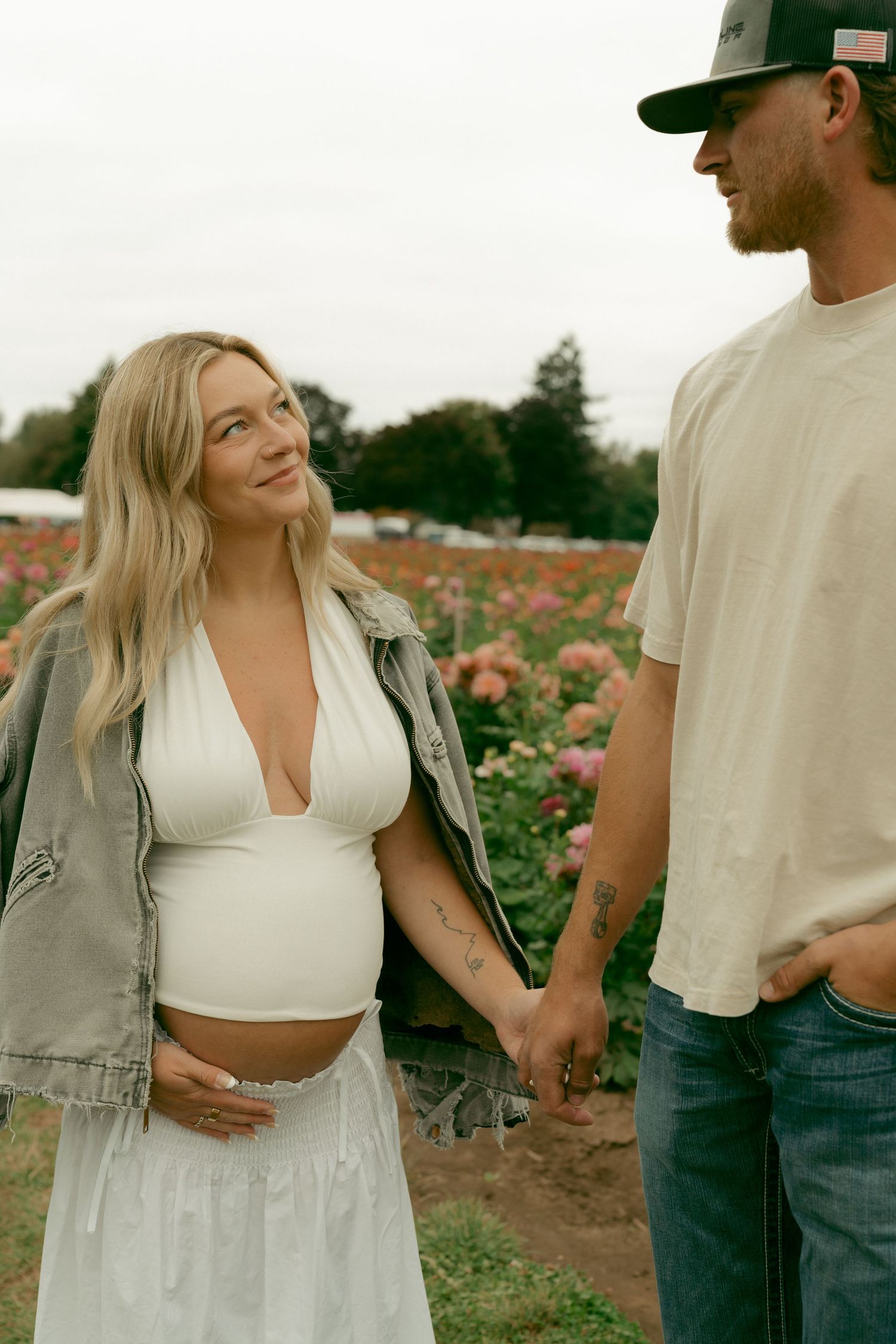 Maternity photo's in a Tahoe meadow during golden hour