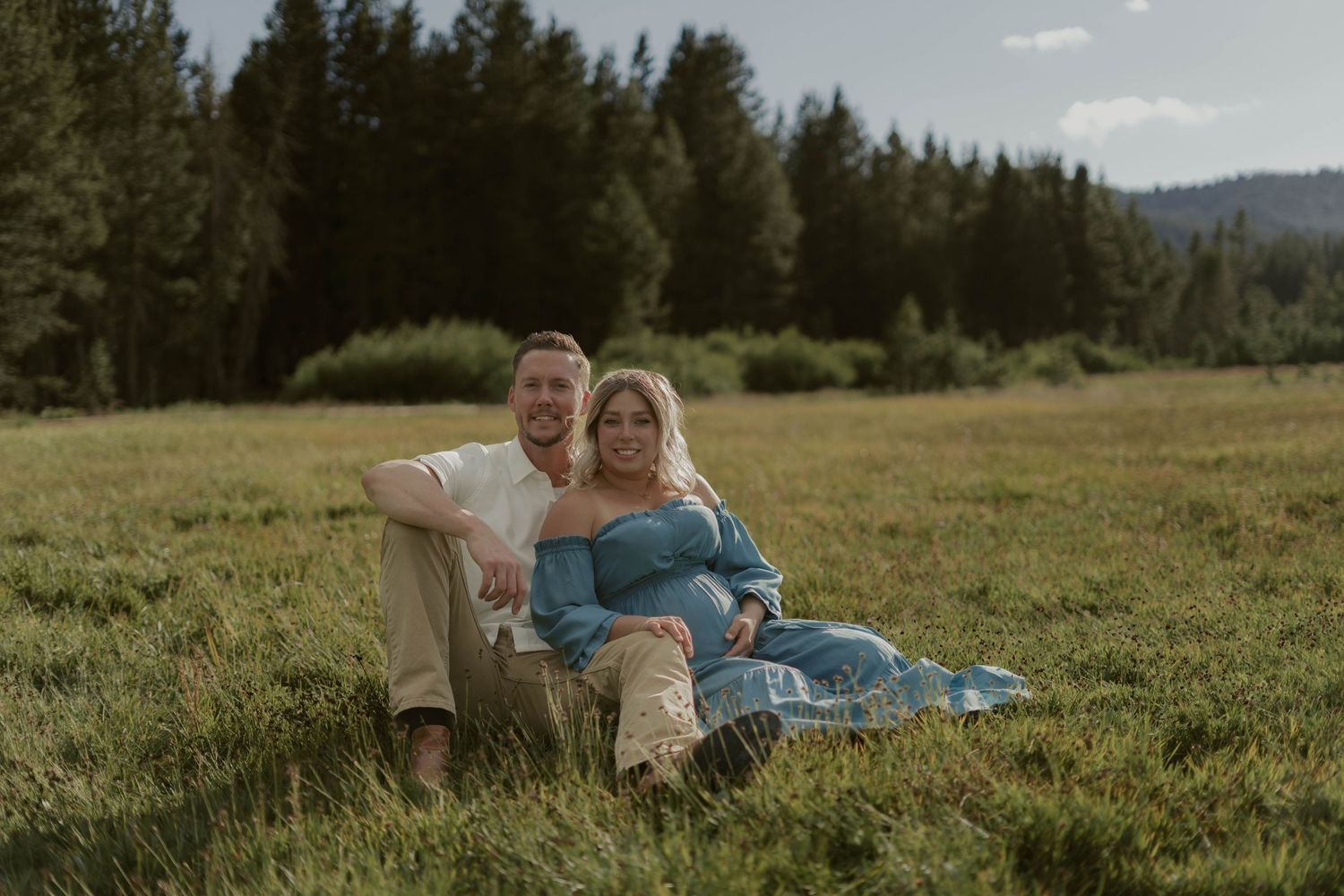 Maternity photo's in a Tahoe meadow during golden hour