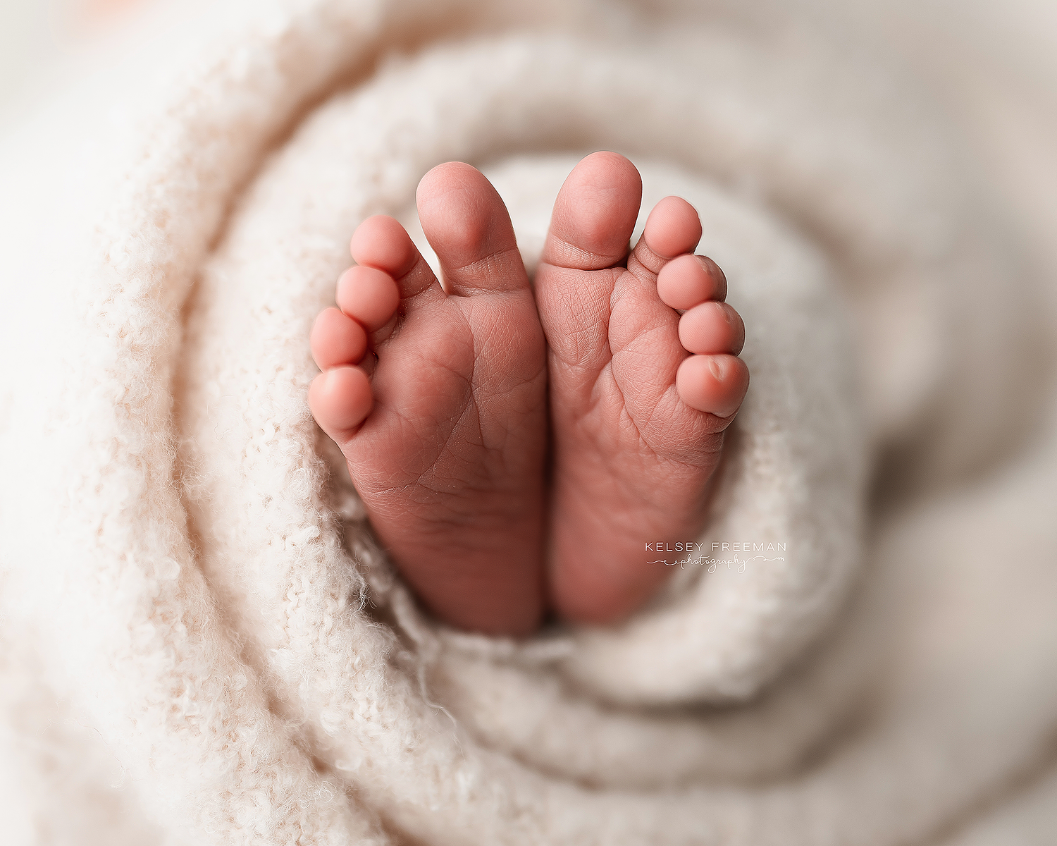 Maternity & Newborn photography studio located in between Atlanta, Georgia and Birmingham, Alabama with full service photo studio.