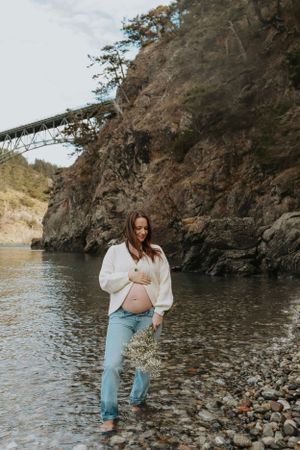 Maternity photography near me-Bump photos near me- Bellingham maternity photos- Seattle maternity photographer-Maternity Photos near me