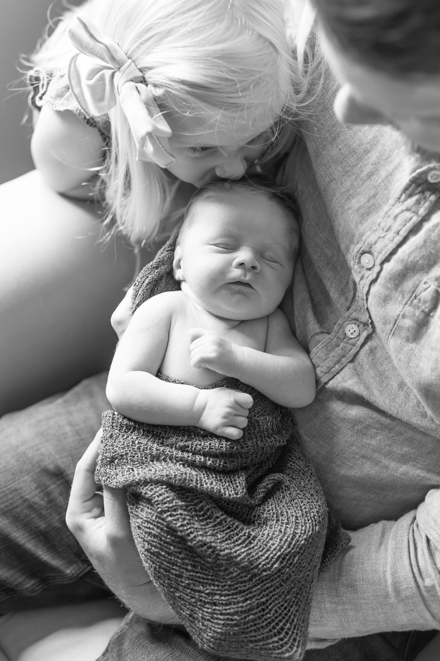 Lifestyle in-home newborn session O'fallon, Illinois