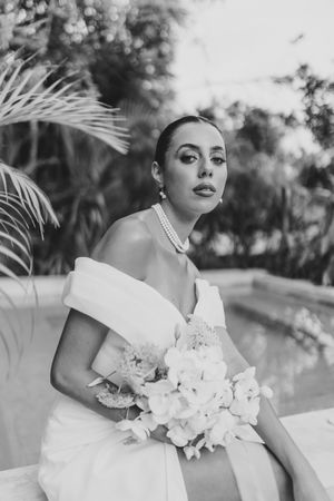Beautiful editorial bride picture, done in Casa Xolo, a beautifuol mansion in the middle of the jungle in Tulum.
Kima Tulum