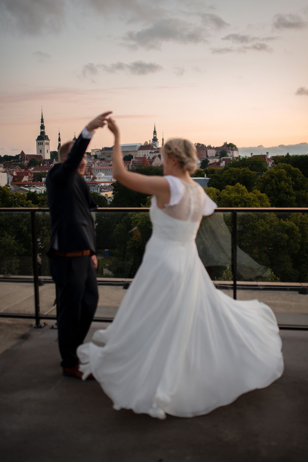 Pulmafotod, loomulikud pulmafotod, päikeseloojangu pulmafotod,