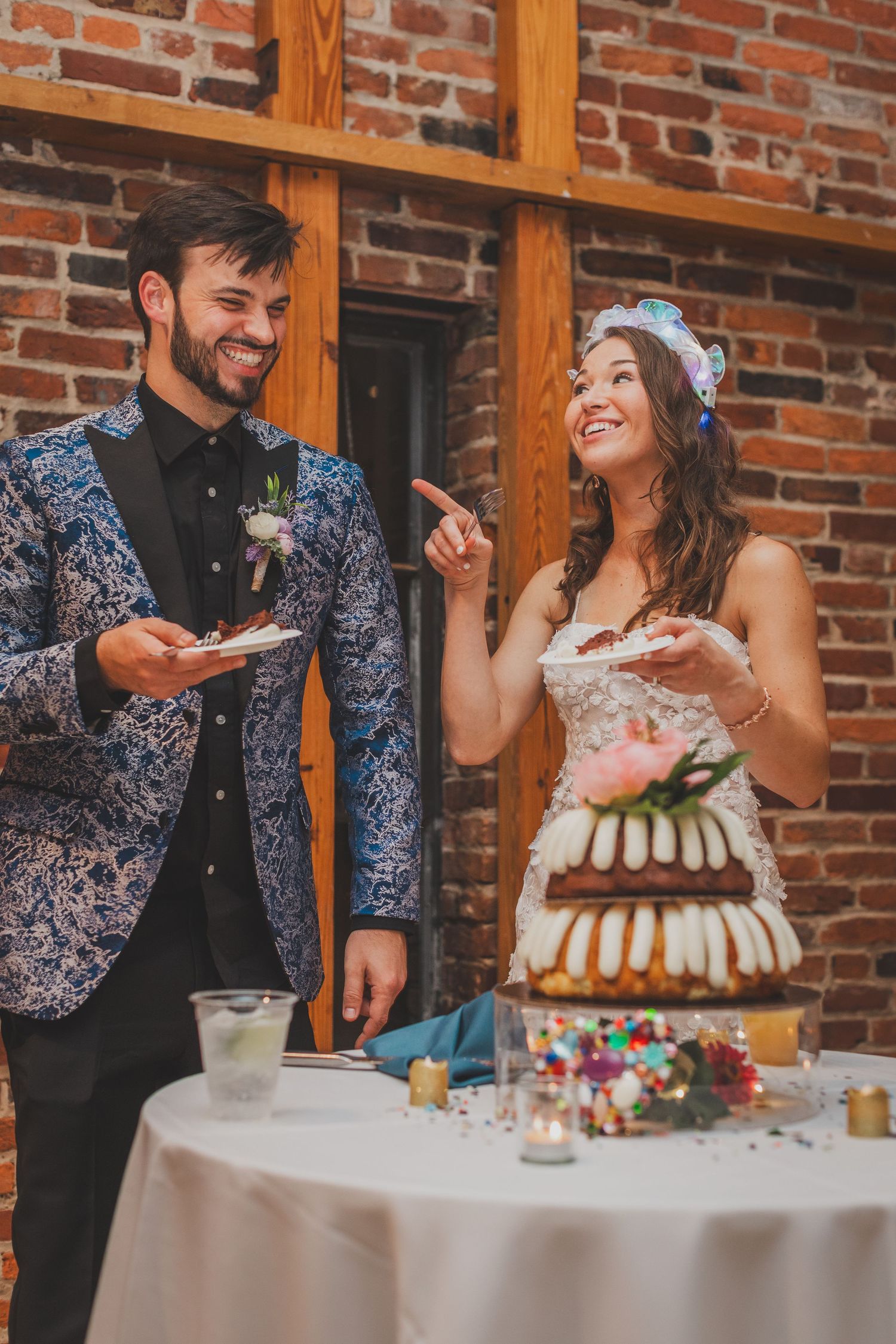 cake-cutting-at-wedding-jim-rouse-visionary-center