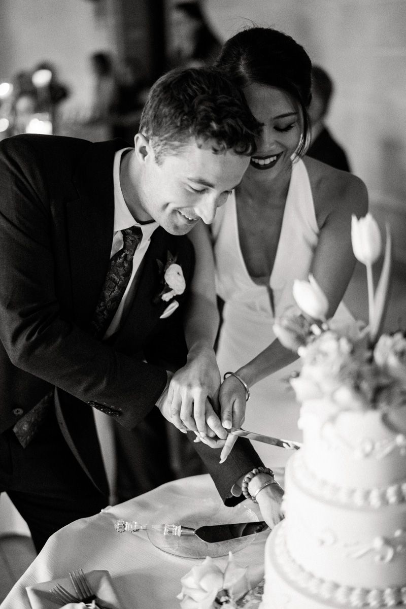 Bride and groom cut their cake at Armour House in Lake Forest, Illinois.