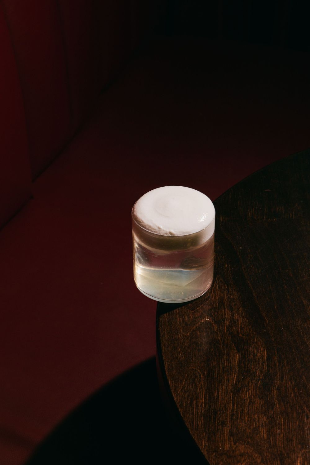 Sequence of five photos showing a white plastic bottle cap against a dark wooden background.