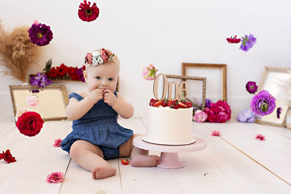 First birthday cake smash photographer in Wisconsin, studio in Watertown WI serving Dodge County Jefferson County and Waukesha County