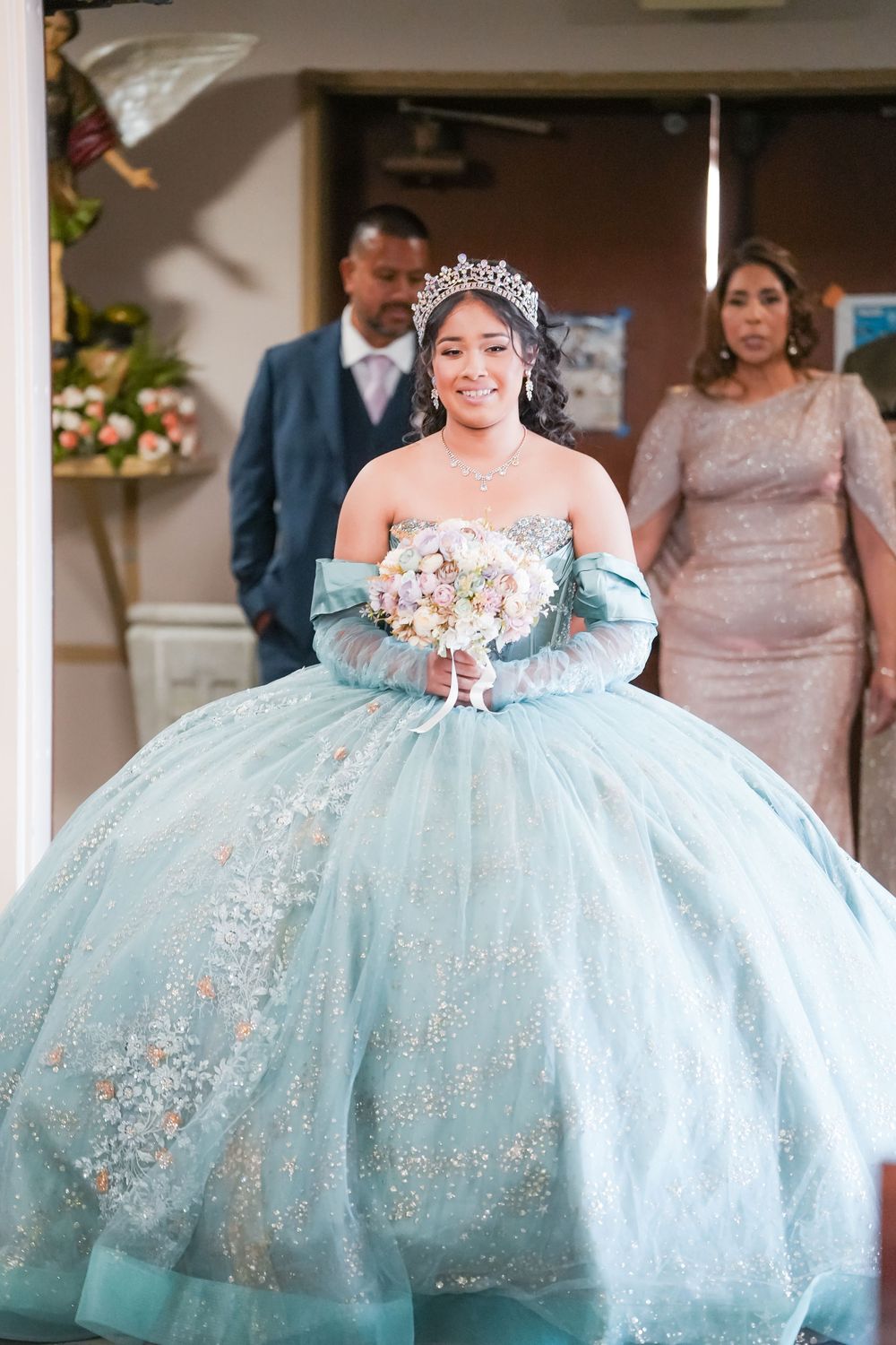 Iglesia Cristo Rey Salinas Quinceañera | Quinceañera Photographer Monterey, CA