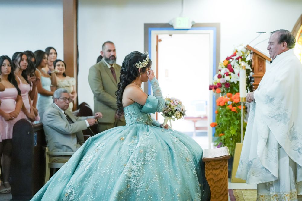 Iglesia Cristo Rey Salinas Quinceañera | Quinceañera Photographer Monterey, CA