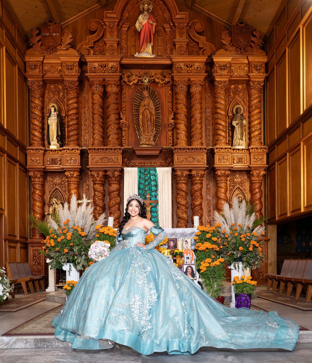 Iglesia Cristo Rey Salinas Quinceañera | Quinceañera Photographer Monterey, CA