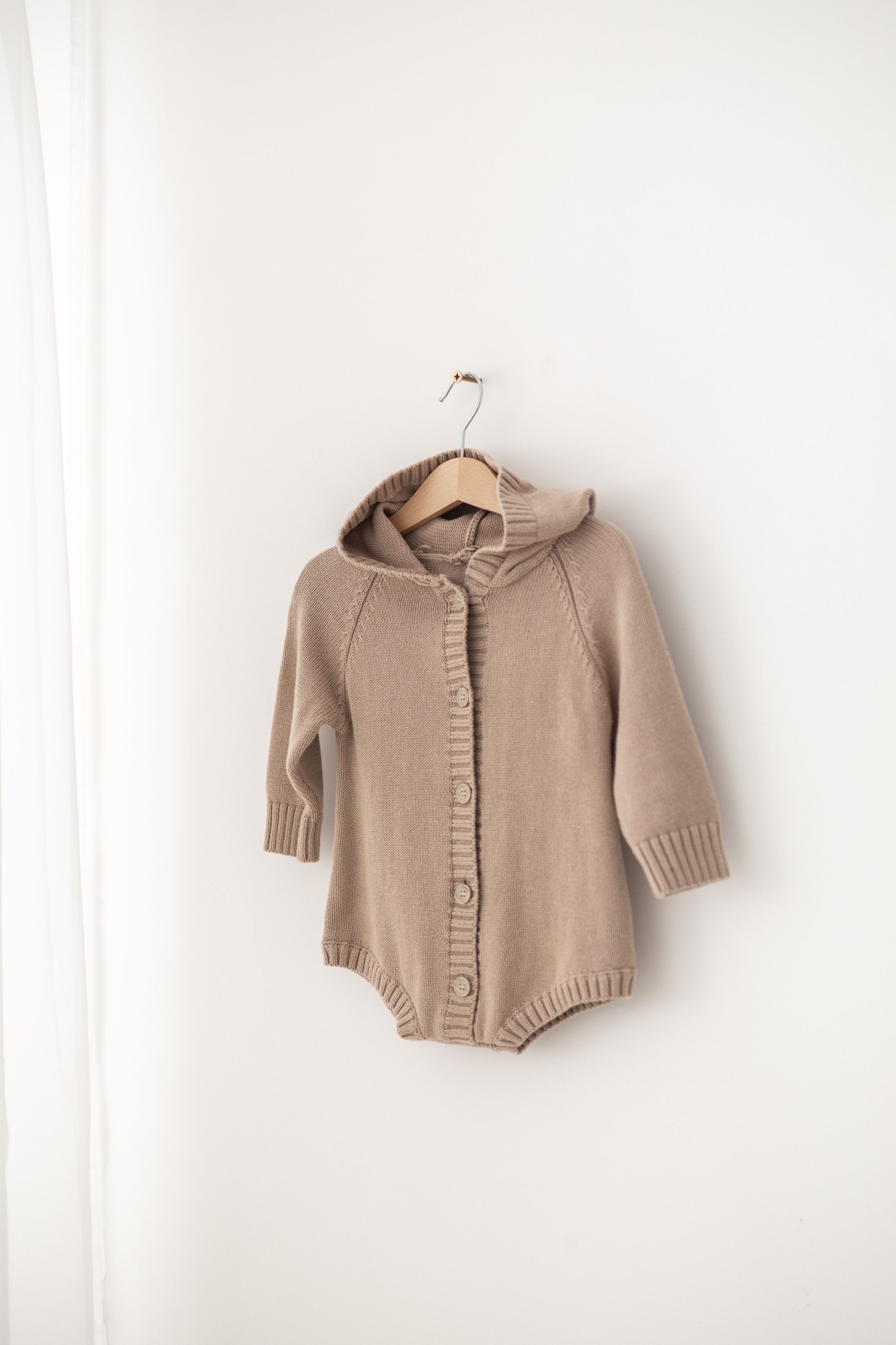 cake smash outfit Nottingham neutral baby wardrobe simple styling