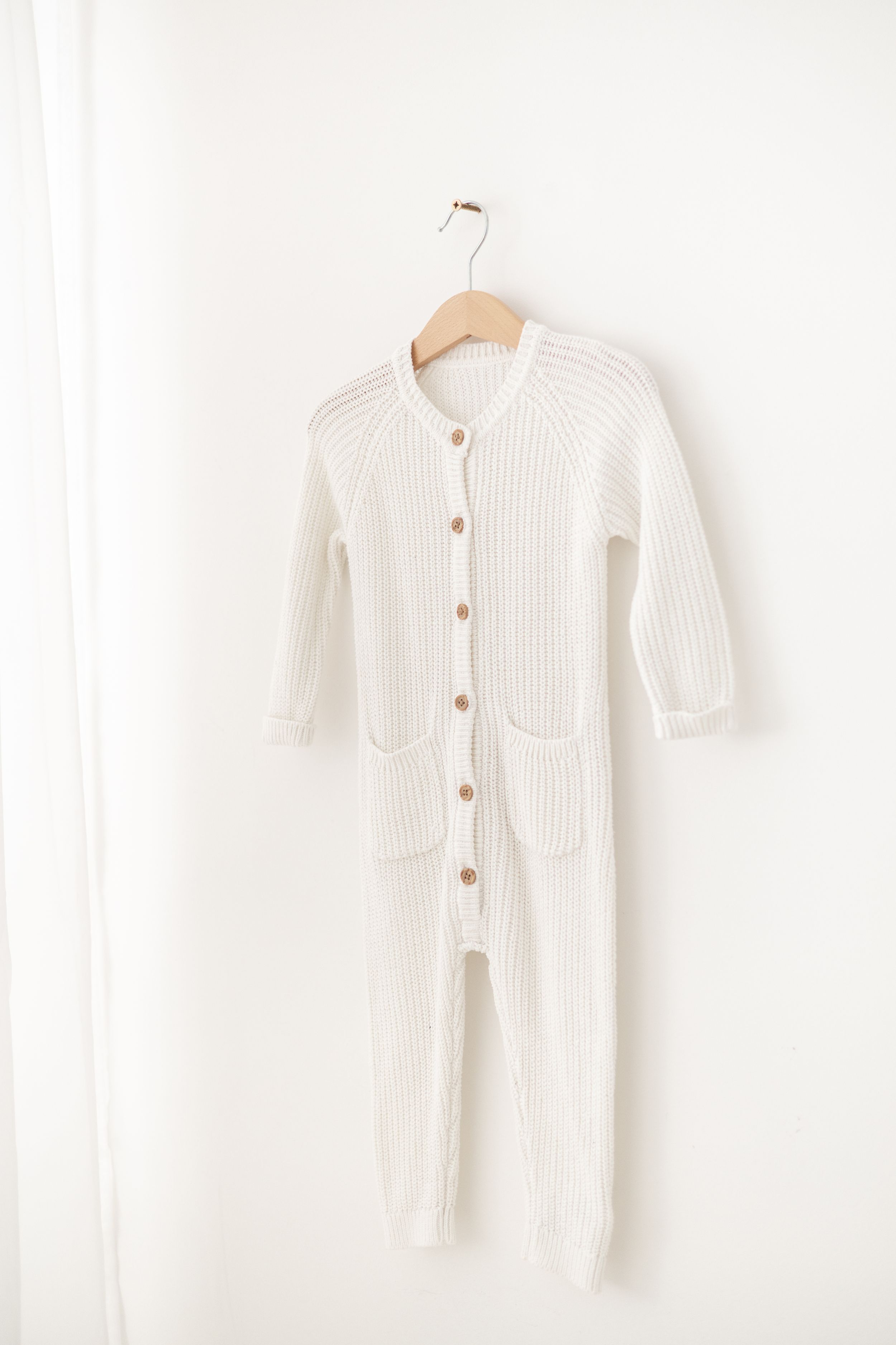 cake smash outfit Nottingham white baby wardrobe simple styling
